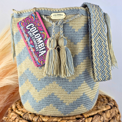 Handmade Crossbody Bucket Bag – Wayuu Design Braided Strap (Medium)
