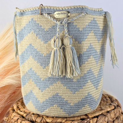 Handmade Crossbody Bucket Bag – Wayuu Design Braided Strap (Medium)